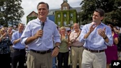 Capres partai Republik Mitt Romney dan Cawapres Paul Ryan dalam kampanye di kota Manchester, negara bagian New Hampshire (20/8).