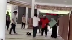Video yang viral di media sosial menunjukkan Suzethe membawa anjing ke dalam masjid di Kabupaten Bogor, Juni 2019 lalu. (sumber: Muslimina World)