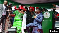 Patience Jonathan (C), wife of Nigeria's President Goodluck Jonathan, dances with supporters during a rally by Jonathan's ruling People's Democratic Party, March 14, 2015. 