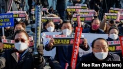 HEALTH-CORONAVIRUS/SOUTHKOREA-PROTESTS