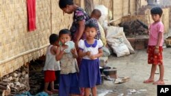 ပဋိပက္ခကြောင့် ကချင်စစ်ဘေးဒုက္ခသည် ကလေးငယ်များ