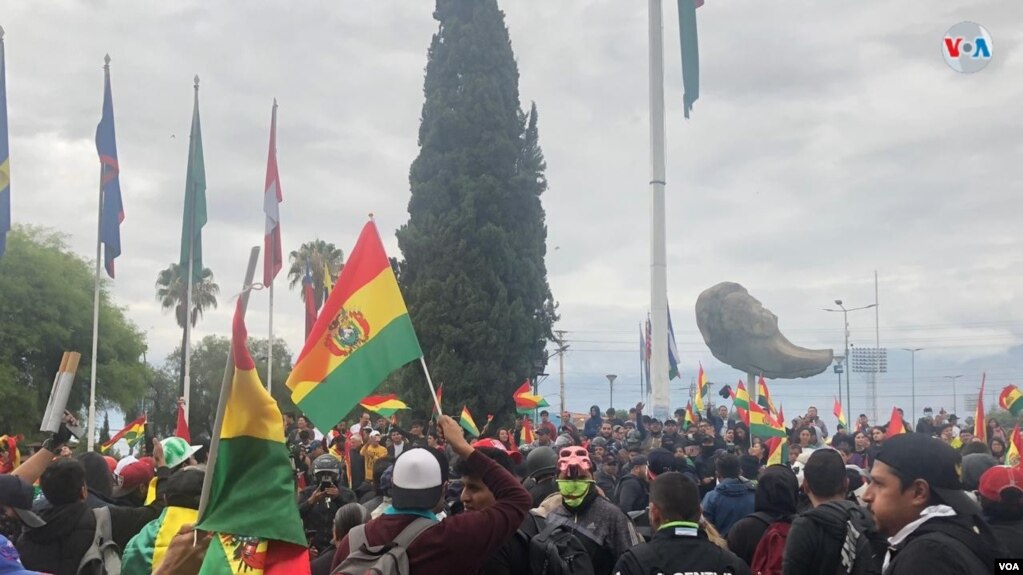 El pueblo boliviano se volcó este domingo 10 de noviembre de 2019 a las calles de Bolivia tras la noticia de la renuncia del presidente Evo Morales.