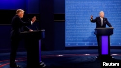 Presiden AS Donald Trump dan calon presiden dari Partai Demokrat Joe Biden berpartisipasi dalam debat kampanye presiden 2020 pertama mereka yang diadakan di kampus Cleveland Clinic di Case Western Reserve University di Cleveland, Ohio, AS. (Foto: Reuters)