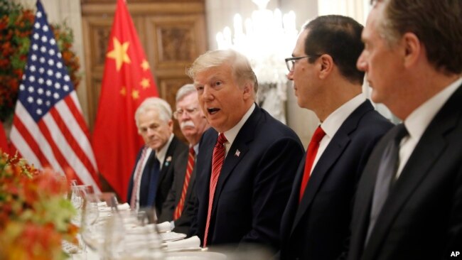 美国总统特朗普在与中国国家主席习近平在布宜诺斯艾利斯共进晚餐时讲话。(2018年12月1日)
