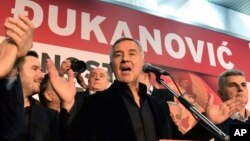 Milo Đukanović tokom obraćanja svojim pristalicama u pobedničkom govoru posle predsedničkih izbora u Crnoj Gori