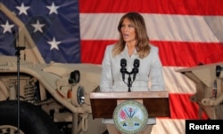 Melania Trump habla a soldados de la base Fort Bragg en Carolina del Norte, el 15 de abril de 2019.