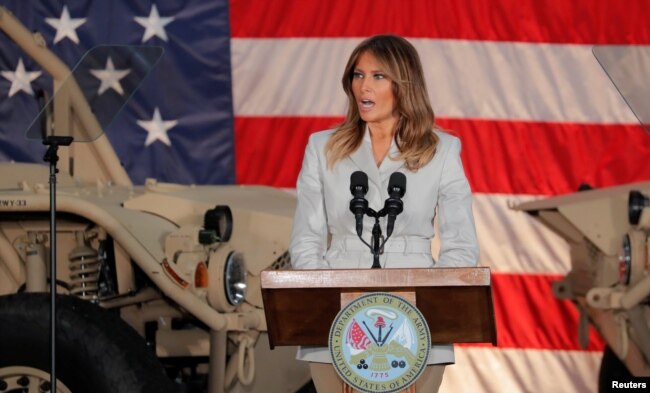 Melania Trump habla a soldados de la base Fort Bragg en Carolina del Norte, el 15 de abril de 2019.