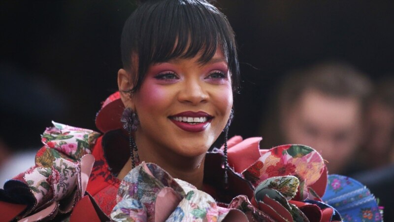 Rihanna lance ses produits de beauté sur le marché africain