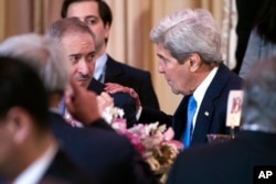 Jordan's Foreign Minister Nasser Judeh, left, talks with Secretary of State John Kerry during a State Department dinner for Nuclear Security Summit delegation guests, in Washington, March 31, 2016.