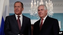 دیدار رکس تیلرسون (راست) و سرگئی لاوروف، وزیران خارجه ایالات متحده و روسیه، در محل وزارت خارجه آمریکا در واشنگتن - ۱۰ مه ۲۰۱۷