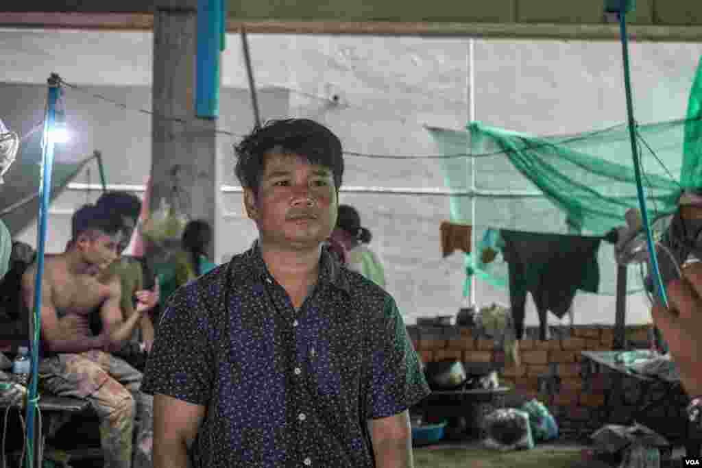 លោក ខៀវ ឆាយ៉ា អាយុ៣៩ឆ្នាំ មកពីខេត្តកំពង់ស្ពឺបានឲ្យដឹងថា លោកនឹងភរិយារបស់លោកគ្រោងឈប់ពីការងារសំណង់ នៅក្នុងក្រុងព្រះសីហនុក្រោយឧបទ្ទវហេតុបាក់រលំអគារ, នៅខេត្តព្រះសីហនុ, នៅថ្ងៃទី ២៥ ខែមិថុនា ឆ្នាំ២០១៩។ (ខាន់ សុគុំមនោ/VOA)