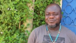 Franck Nunyama, Rédacteur en chef de Radio Sport FM à Lomé, le 8 mars 2021. (VOA/Kayi Lawson)