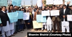 پشاور میں نقیب اللہ کی پولیس مقابلے میں ہلاکت کے خلاف مظاہرہ