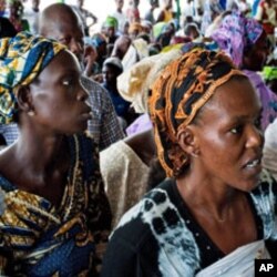 Crowds queue at the outpatient department in Abobo Sud Hospital in Abidjan, Ivory Coast, April 18th, 2011. MSF has been supporting Abobo Sud Hospital since the end of February.