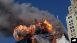 2001年9月11日紐約世界貿易中心冒著濃煙(檔案照片)