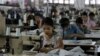 မြန်မာ့ အထည်ချုူပ်လုပ်သားများ ဆင်းရဲတွင်းနက်ဆဲ