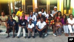 Jovens que participaram num encontro, realizado em Maputo, do “Movimento Solidário do FB”