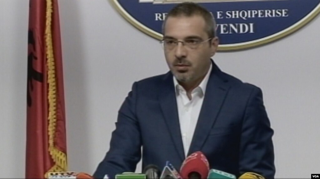 Arrest shtëpie për ish ministrin Tahiri