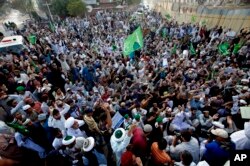 Supporters of Pakistani religious parties rally to condemn a recent series of deadly suicide bombings, in Karachi, Pakistan, Feb. 19, 2017.