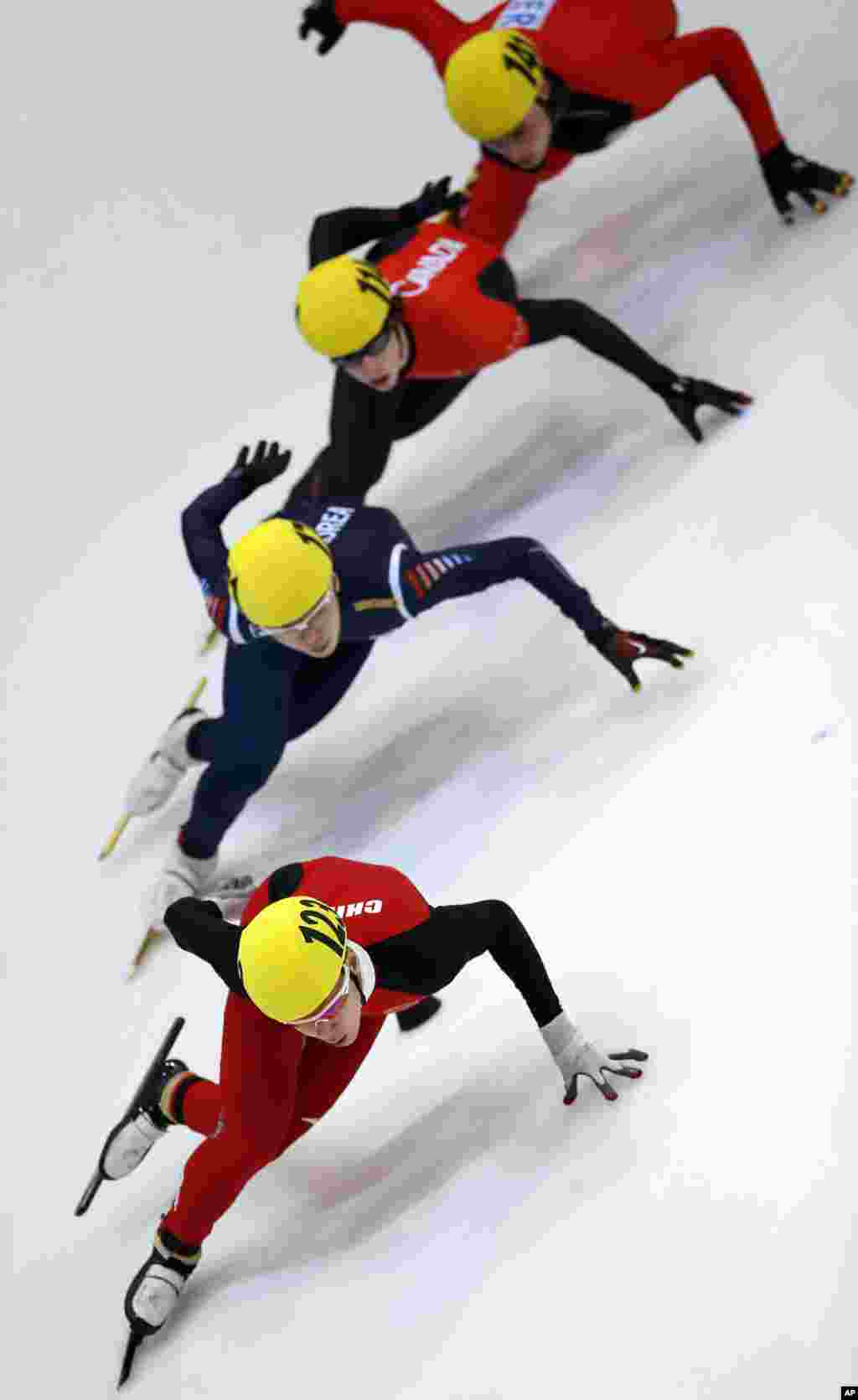 China's Yu Jiyang, front, leads during a men's 1,000-meter quarter final race at the World Cup short track speed skating championship in Dresden, Germany, February 9, 2013.