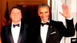 Renzi, a quien Obama ofreció su última cena de Estado en la Casa Blanca. El fracaso de Renzi lleva a la inestabilidad institucional a uno de los países fundadores de la UE.