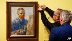 Nói tới óc sáng tạo và bệnh tâm thần, có lẽ nhiều người sẽ nghĩ ngay tới trường hợp của hoạ sĩ Vincent Van Gogh, người Hà Lan, tác giả của hoạ phẩm nổi tiếng Starry Night- Bầu Trời Sao.