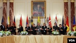 Secretary of State​ Rex Tillerson, center, meets with foreign ministers from Southeast Asia as they do the "ASEAN handshake" during a meeting of the Association of Southeast Asia Nations (ASEAN) at the State Department, Thursday, May 4, 2017, in Washington. (AP Photo/Jacquelyn Martin) 