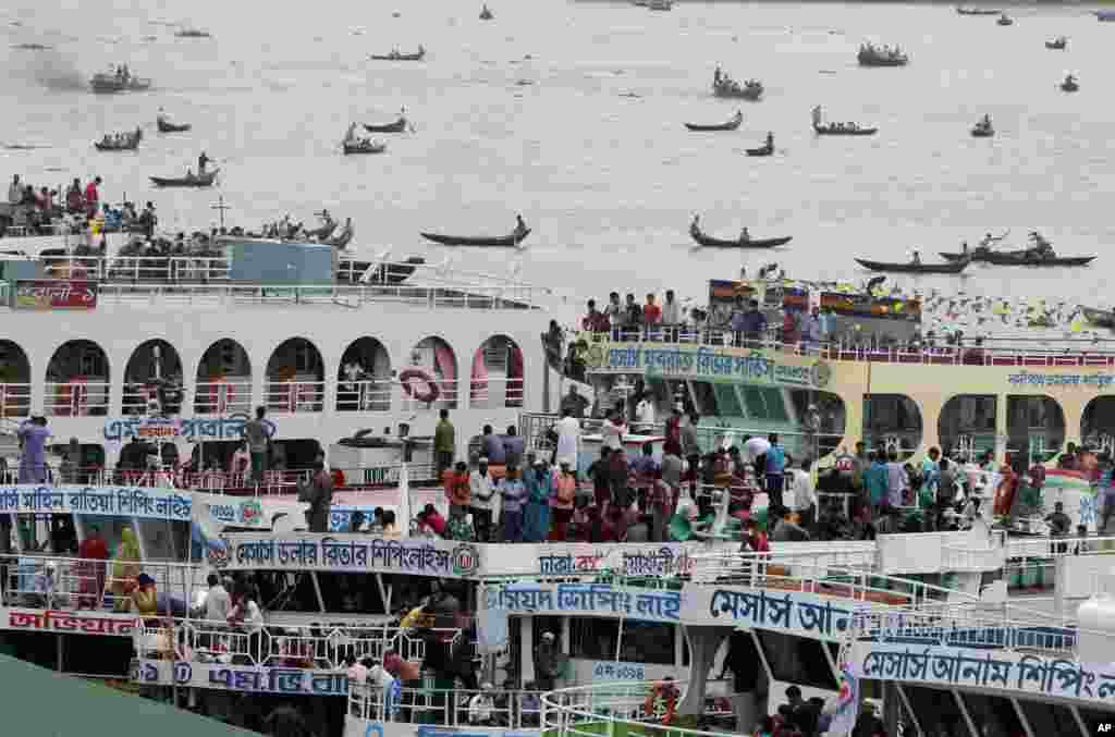 Bangladeshi Muslims overcrowd ferries to head home ahead of Eid al-Fitr in Dhaka.