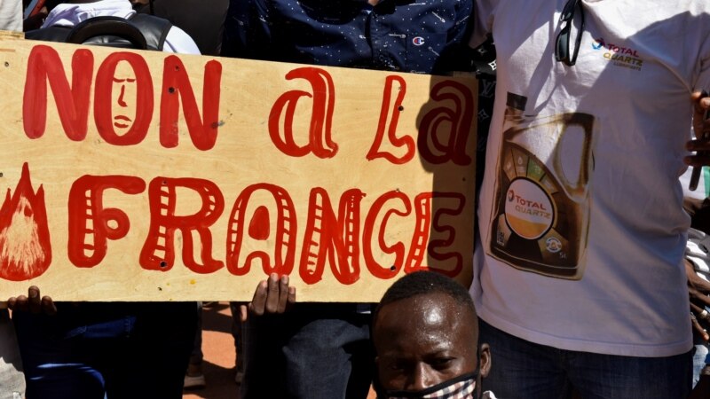 Protesters Gather Outside Ouagadougou to Block French Military Convoy Headed to Niger