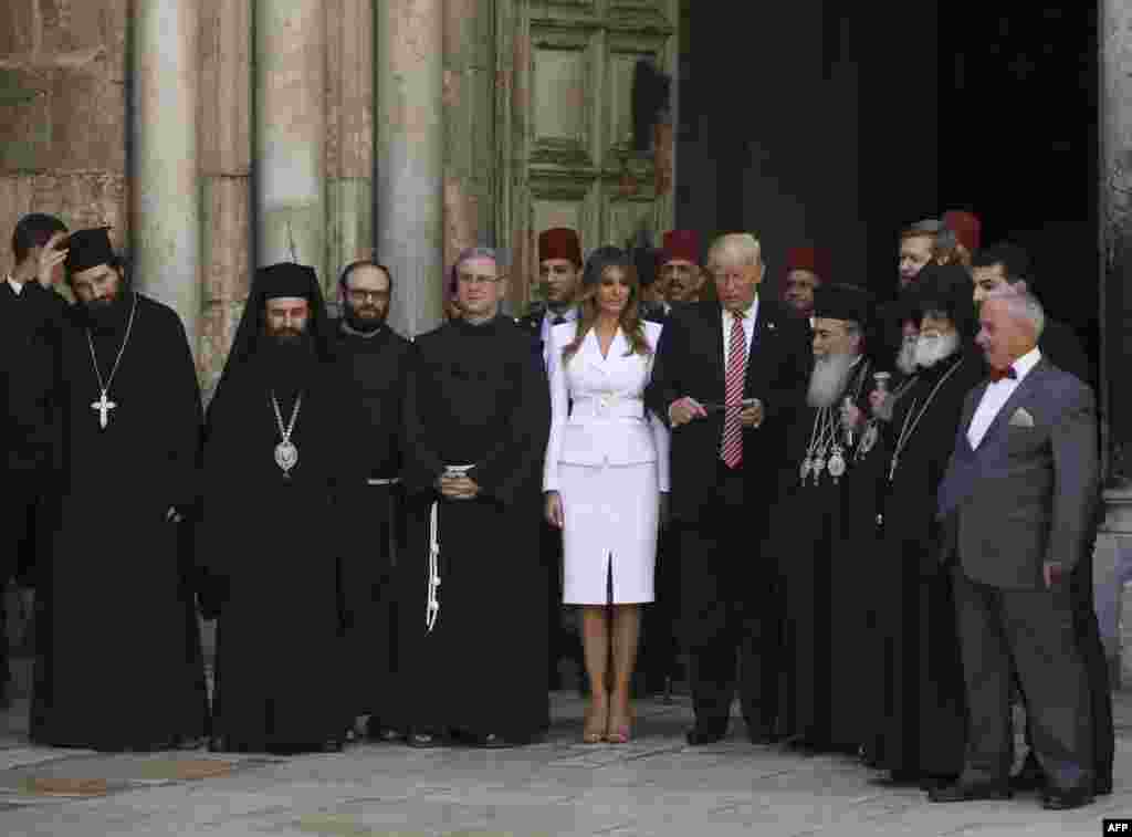 US President Donald Trump (C-R) and First Lady Melania Trump (C-L) visit the Church of the Holy Sepulchre in Jerusalem’s Old City on May 22, 2017.