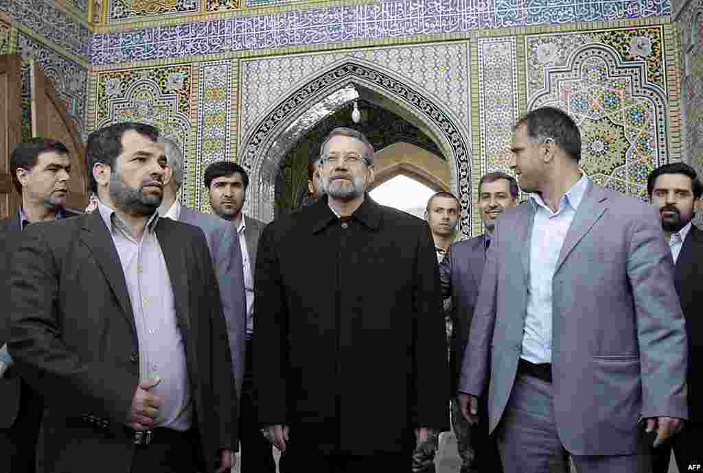 Речник іранського парламенту Алі Ларіджані на виборчій дільниці у мечеті. 2.03.2012. (AP)