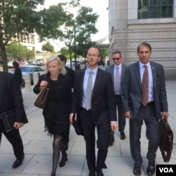 U.S. prosecutors leave a federal courthouse in Washington, D.C., after a judge ordered accused Russian agent Maria Butina held in jail. (M. Farivar/VOA)