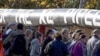 抗議者包圍白宮﹐反對輸油管計劃