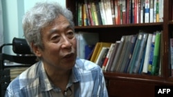 FILE - Former professor Sun Wenguang speaks in his home in Jinan, east China's Shandong province, Aug. 28, 2013.