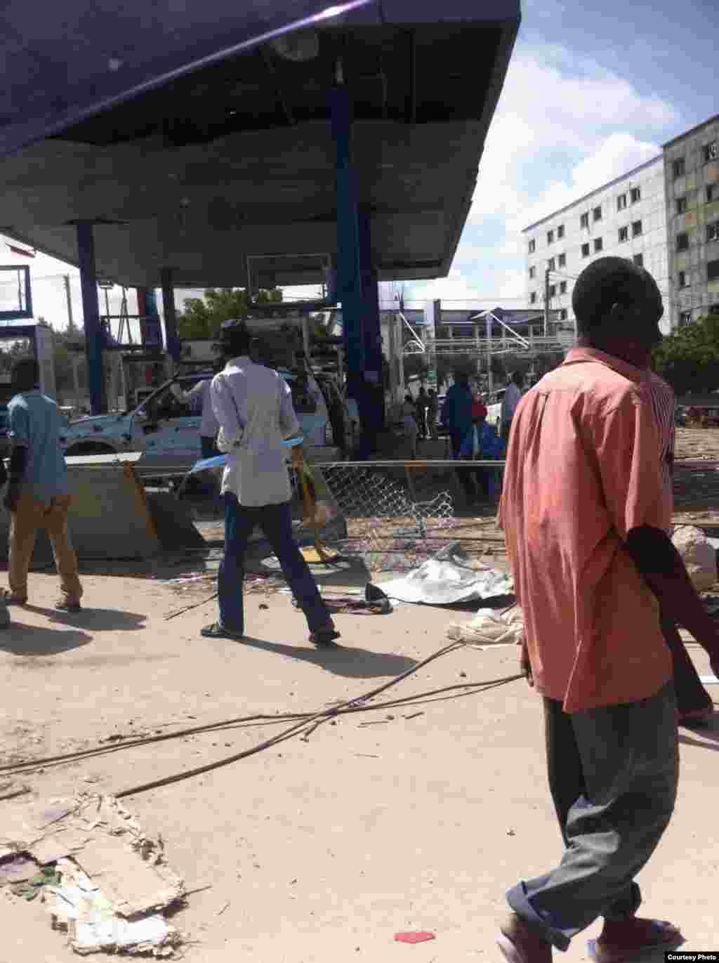 A photo, provided to VOA's Somali Service, shows the destruction of Naso-Hablod hotel and surrounding areas, in Mogadishu, Somalia, June 26, 2016. The photo was taken by a bystander who wished to remain anonymous.