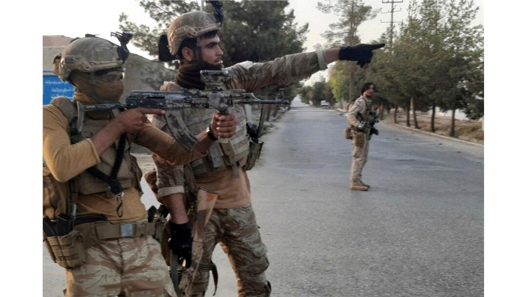 افغانستان کے صوبے ہلمند کے صدر مقام لشکرگاہ میں سیکیورٹی فورسز طالبان کی پیش قدمی روکنے کی کوشش کر رہی ہیں۔ 3 اگست 2021