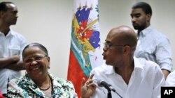 Haiti's presidential candidates Manigat and Martelly speak to each other before a news conference in Port-au-Prince, January 29, 2011