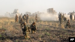Lực lượng người Kurd ở Iraq cùng với Mỹ đã cứu được 70 con tin sắp bị IS hành quyết.
