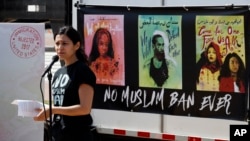 Cerca de 200 organizaciones que defienden a musulmanes se han unido para luchar contra la orden del presidente Donald Trump que restringe a personas de seis países de mayoría musulmana el ingreso a EE.UU. La Corte Suprema considerará la orden ejecutiva el miércoles 25 de abril de 2018.