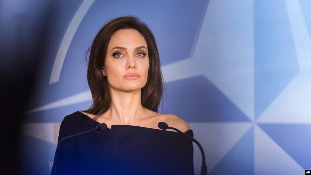 La actriz estadounidense Jolie no ha descartado un movimiento hacia la política, durante una entrevista en la radio de la BBC, el viernes 28 de diciembre de 2018.