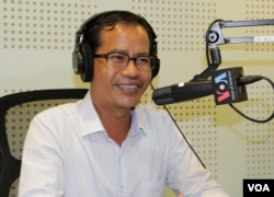 Mr. Pheng Pong-Rasy, Team Leader of Genocide Education Project at the Documentation Center of Cambodia discusses the promotion of inter-generational dialogues on Khmer Rouge history through public education forums on VOA Khmer's New Voices (Hello VOA) monthly radio call-in show, Monday, May 18, 2015. (Lim Sothy/VOA Khmer)