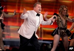 James Corden hace la voz del personaje principal en "Peter Rabbit". En la gráfica, el anfitrión de TV durante la entrega de los premios Grammy. Los Angeles, 12-2-17.