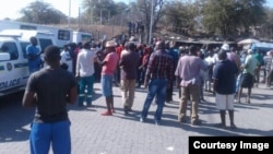 People milling around the Beitbridge border post in Zimbabwe's Matabeleland South province. 