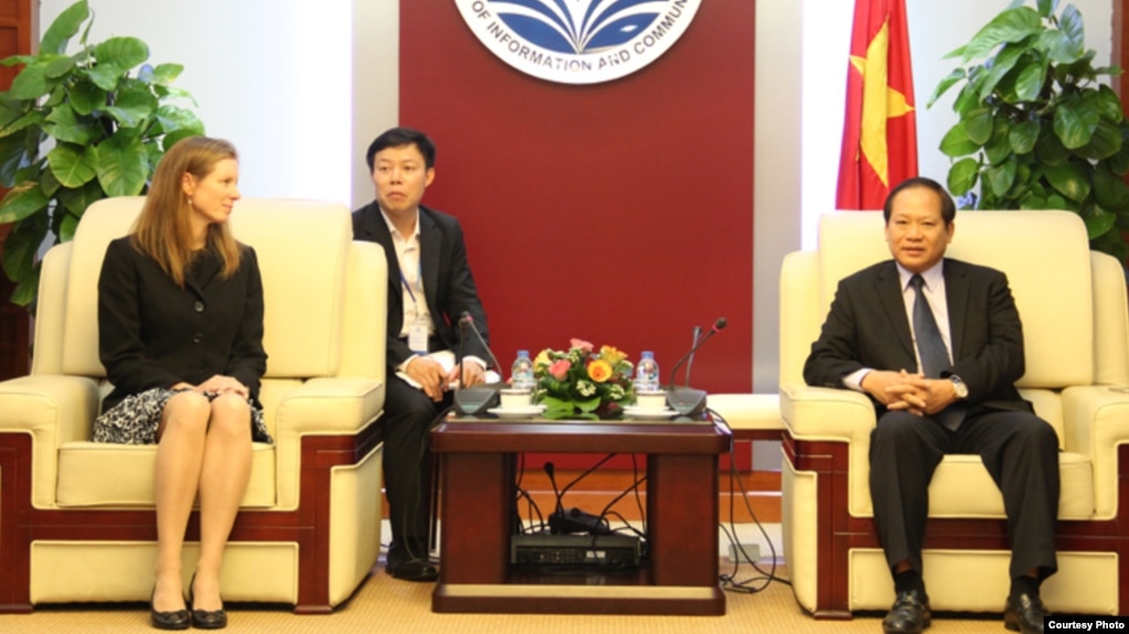 Vietnam's Minister of Information and Communications, Truong Minh Tuan, meets with Facebook's Head of Global Policy Management, in Hanoi, Vietnam on April 26, 2017. (Ministry of Information and Communications)