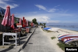 Pantai Pandawa di Kuta Selatan, Bali, terlihat sepi di tengah pandemi COVID-19, 23 Maret 2020. (REUTERS / Johannes P. Christo)
