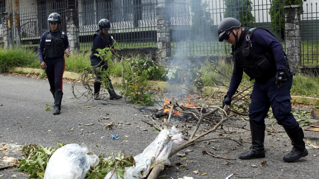 Critics Skewer Venezuelan President Over Feast as Country Starves