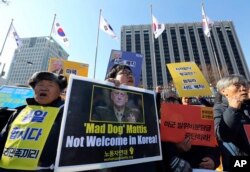 South Korean protesters stage a rally against U.S. Defense Secretary Jim Mattis's visit, in front of the government complex in Seoul, South Korea, Feb. 2, 2017.
