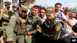 Un comunicado de la cancillería de Colombia publicado el domingo 17 de marzo de 2018 explica que los militares entregaron sus armas y manifestaron que cesan cualquier tipo de actividad militar.