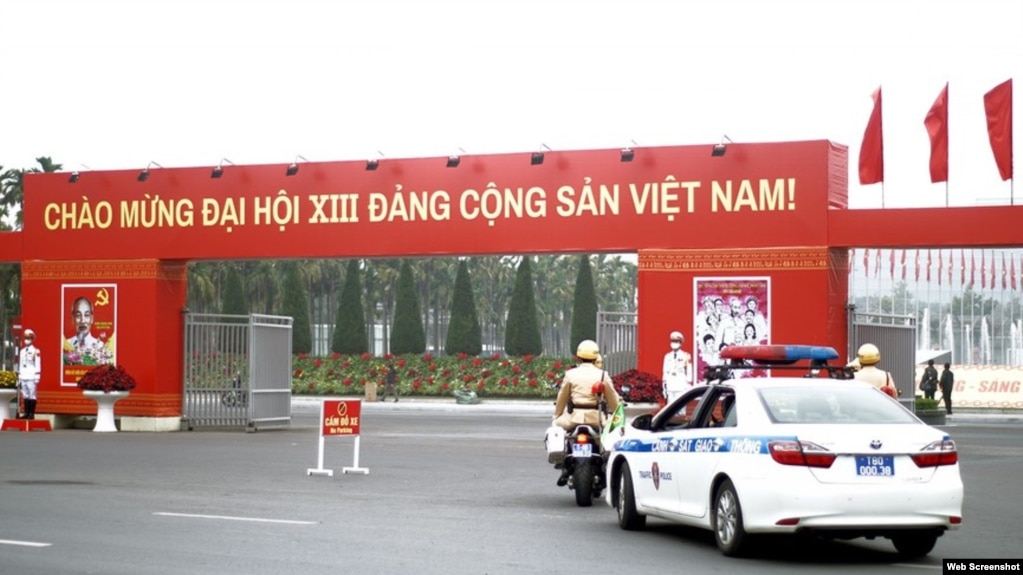 Cổng vào Trung tâm Hội nghị Quốc gia, nơi diễn ra Đại hội Đảng XIII từ ngày 25/1 đến 2/2/2021. Photo Tien phong.