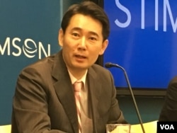 位于台北的政治大学外交系副教授黄奎博